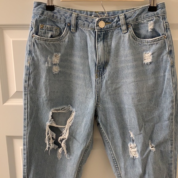 Cute high rise, distressed, mom jeans - Picture 2 of 4